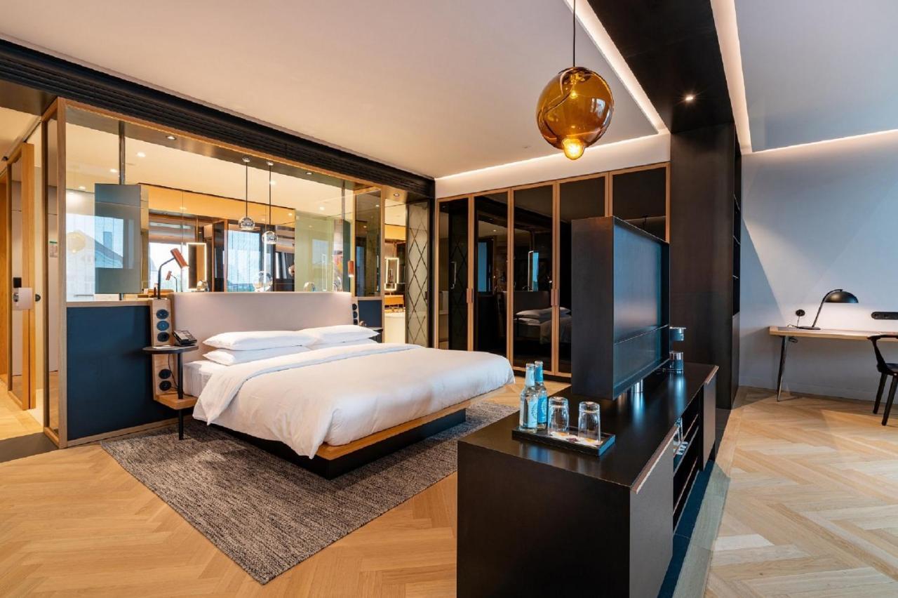 أنداز ميونخ شفابينجر تور - إيه كونسيبت باي حياة ميونيخ المظهر الخارجي الصورة A bedroom at the hotel