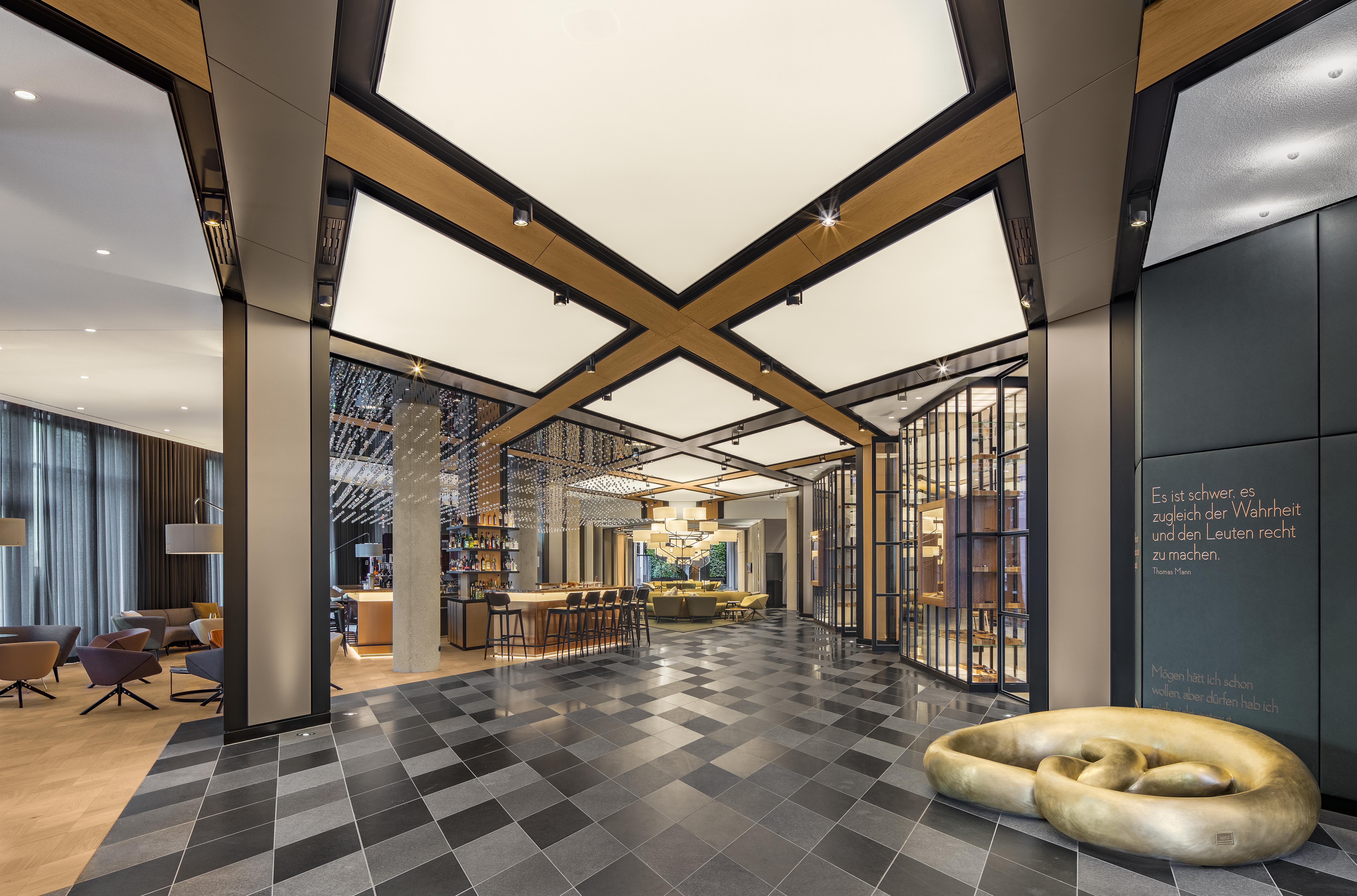 أنداز ميونخ شفابينجر تور - إيه كونسيبت باي حياة ميونيخ المظهر الخارجي الصورة The lobby of the hotel
