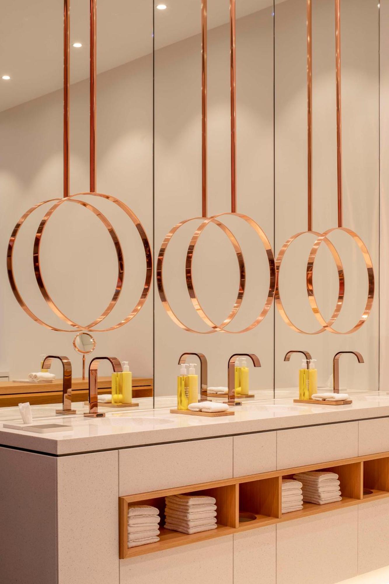 أنداز ميونخ شفابينجر تور - إيه كونسيبت باي حياة ميونيخ المظهر الخارجي الصورة Bathroom fixtures