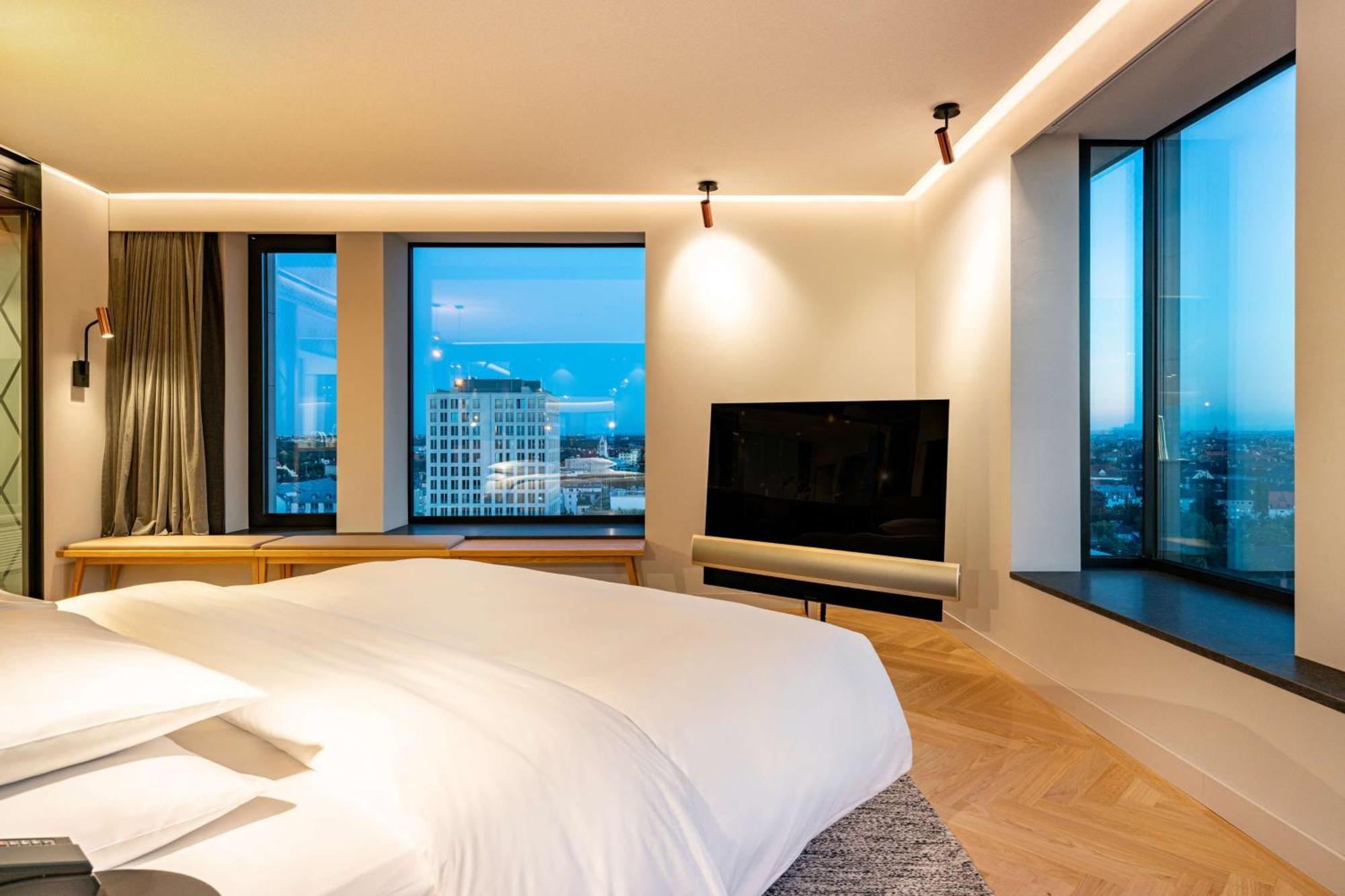 أنداز ميونخ شفابينجر تور - إيه كونسيبت باي حياة ميونيخ المظهر الخارجي الصورة A bedroom at the hotel