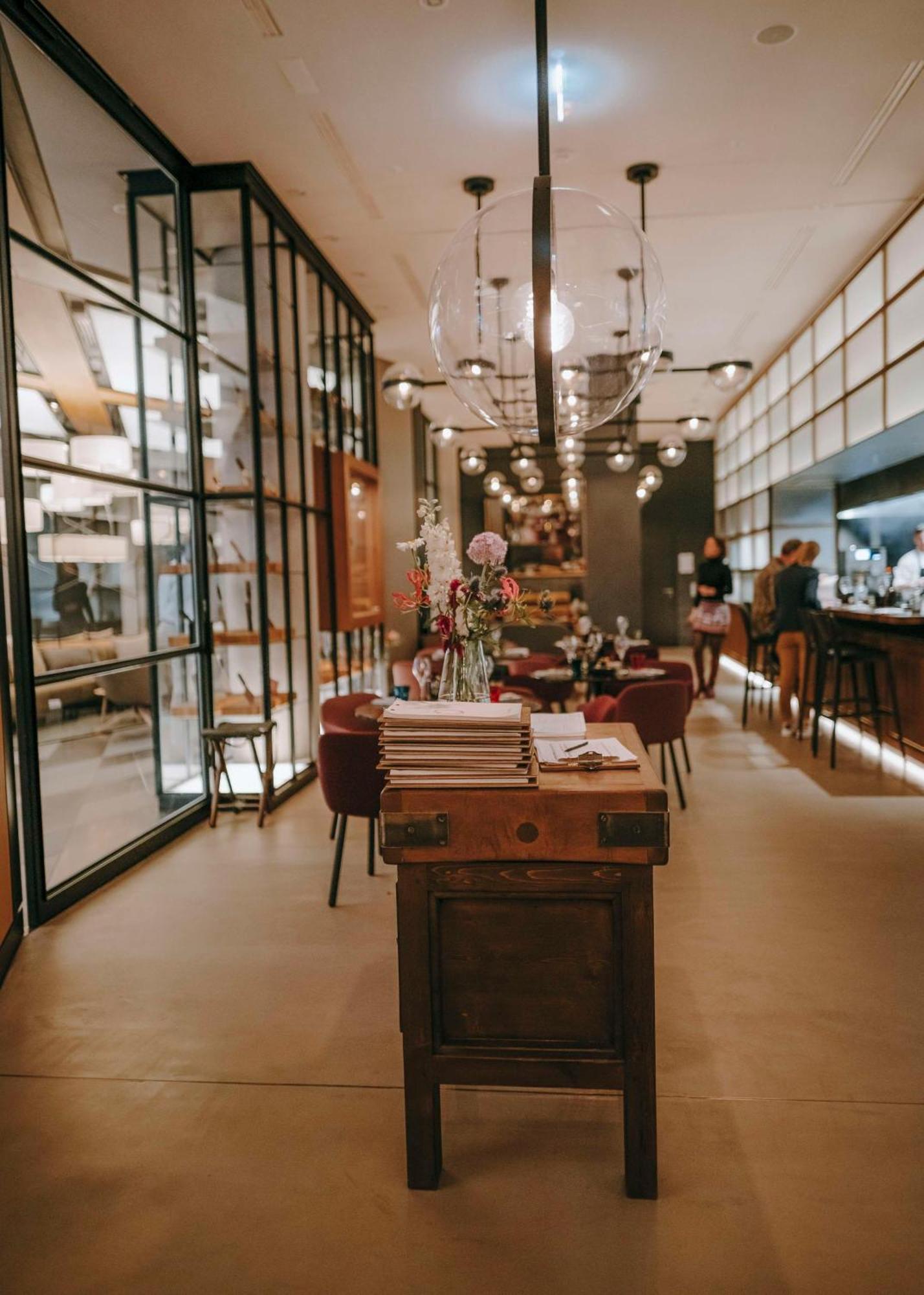 أنداز ميونخ شفابينجر تور - إيه كونسيبت باي حياة ميونيخ المظهر الخارجي الصورة Restaurant interior