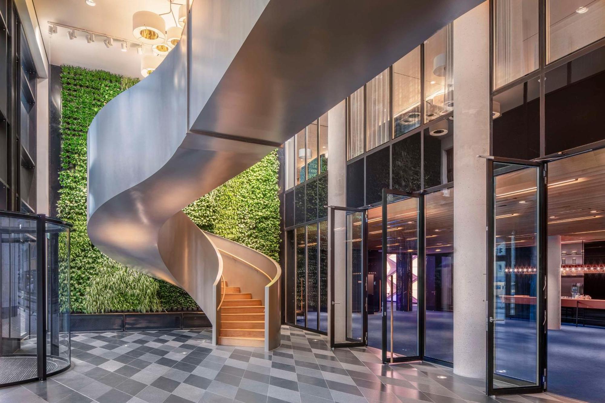 أنداز ميونخ شفابينجر تور - إيه كونسيبت باي حياة ميونيخ المظهر الخارجي الصورة The interior of the hotel