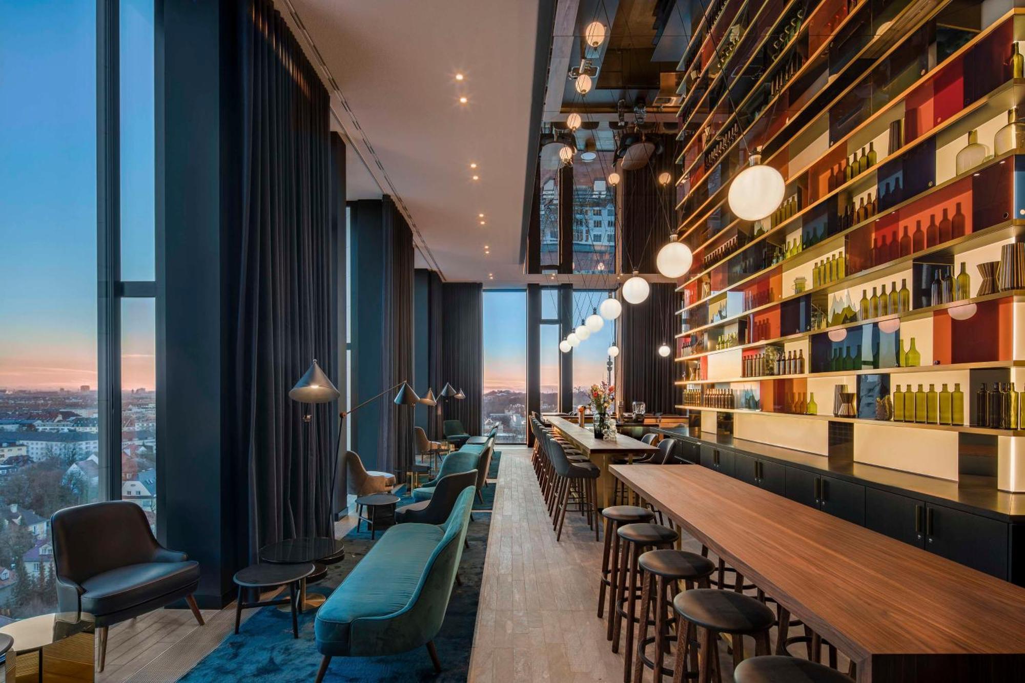 أنداز ميونخ شفابينجر تور - إيه كونسيبت باي حياة ميونيخ المظهر الخارجي الصورة The bar at the 101 Skybar